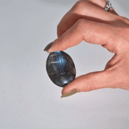 Madagascar Labradorite Palm Stone (approx 25-30gms 55-60mm) - Image 2